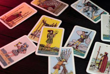 Become a tarot reader