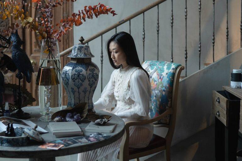 Is Anna Kovach’s Astrology Legit? I Tracked 70+ Women, Read the Reviews, and Studied Her Books (Here’s What Actually Changed)