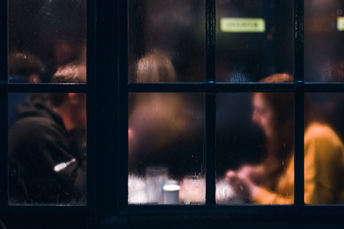 Dating a Libra man: the early stages