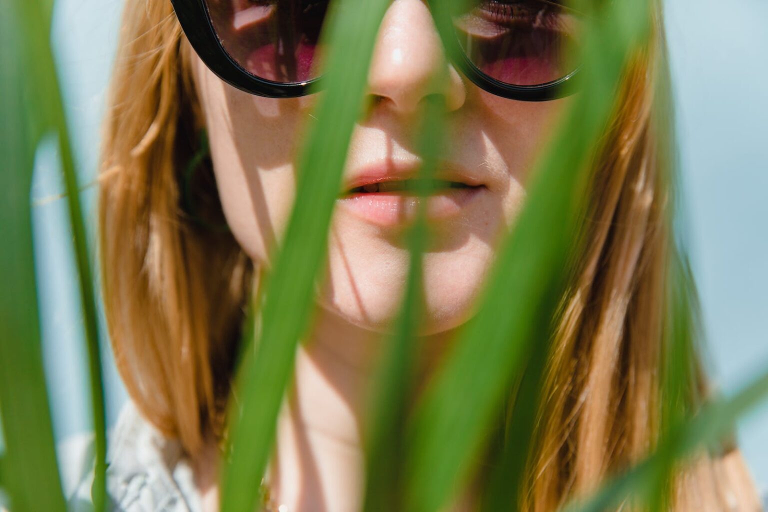 How to Seduce Him Without Words: 5 Body Language Secrets