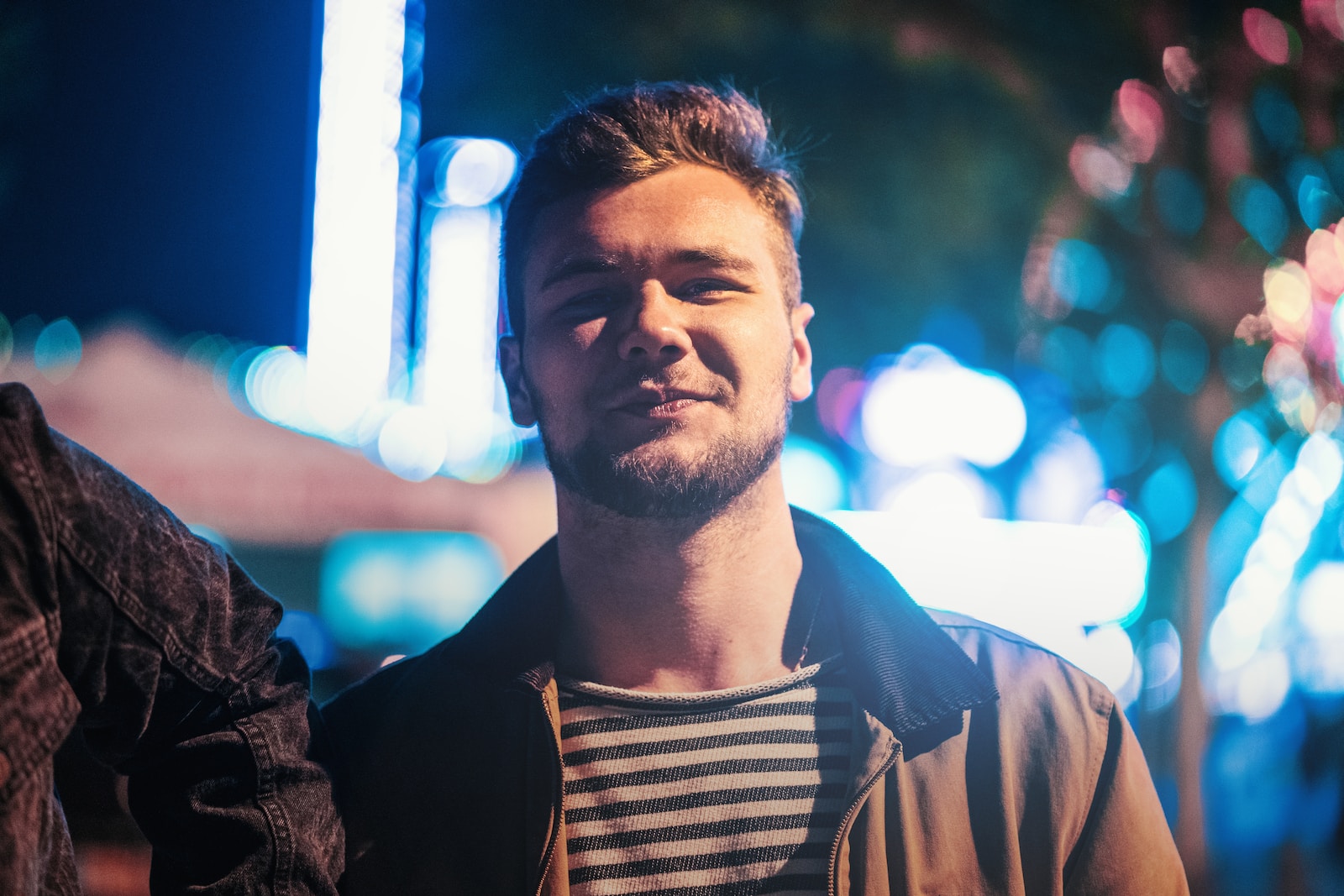 13 Expert Tips to Make a Sagittarius Man Chase You (Plus Pitfalls)