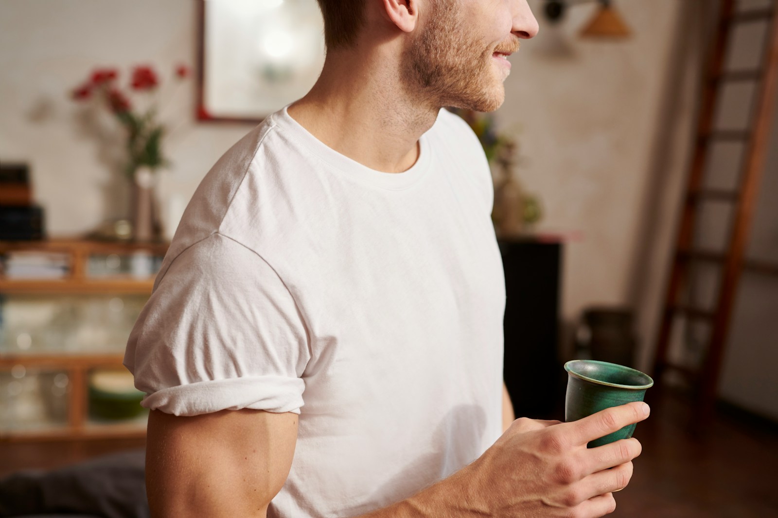 11 Expert Tips to Make an Aquarius Man Chase You + Fatal Traps