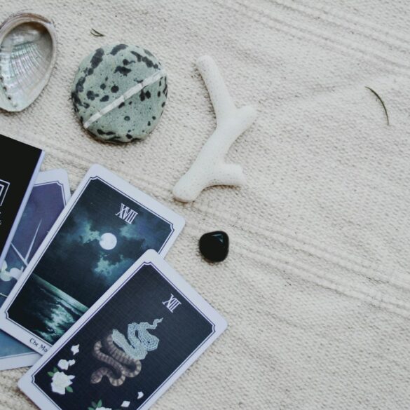 When not to read Tarot cards: 10 wrong moments (and why they may mislead you)