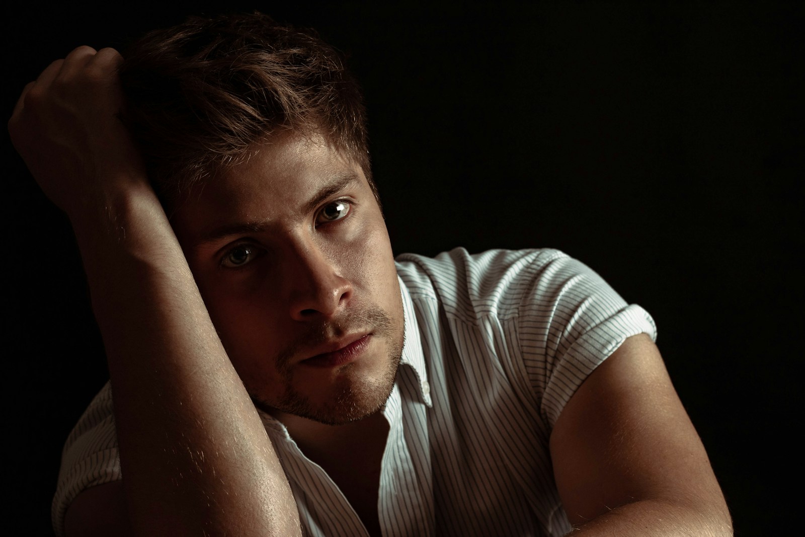 7 subtle signs he s not over his ex and false red flags