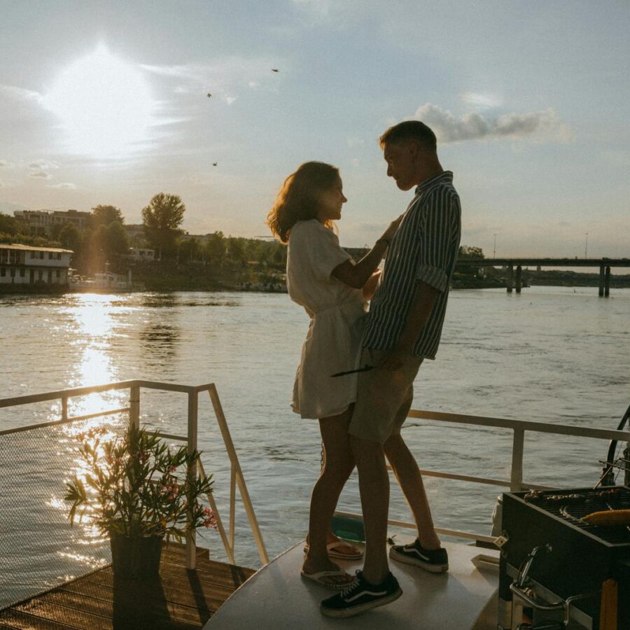 10 Best Zodiac Couples in 2025 by an Astrology Pro + Worst Match