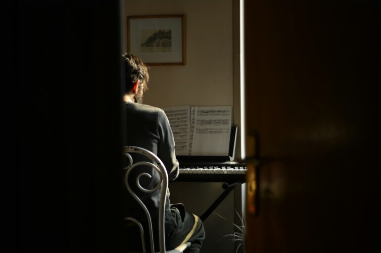 8 Subtle Signs a Gemini Man is Cheating (He Thinks You Won’t Notice, But Here’s What Gives Him Away)