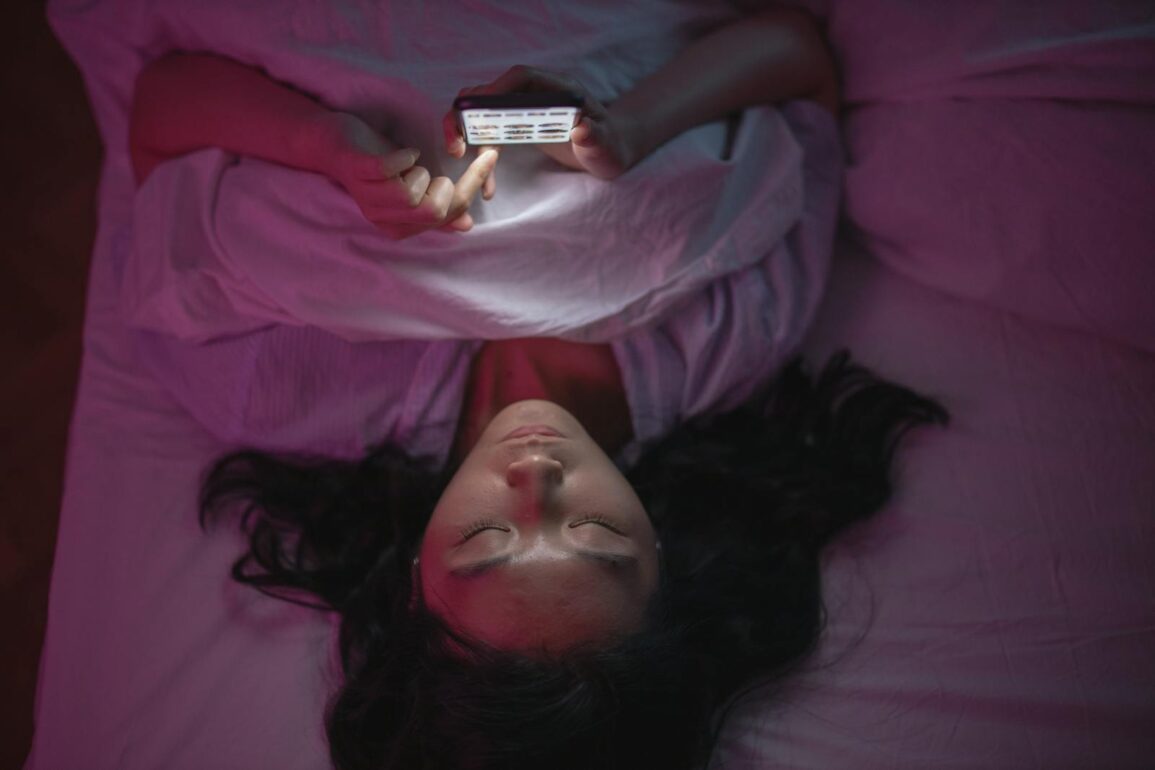 Texting a Leo Man: I’ve Spent 20 Years Watching This Go Wrong—Here’s How You Do It Instead (So He Actually Texts Back)