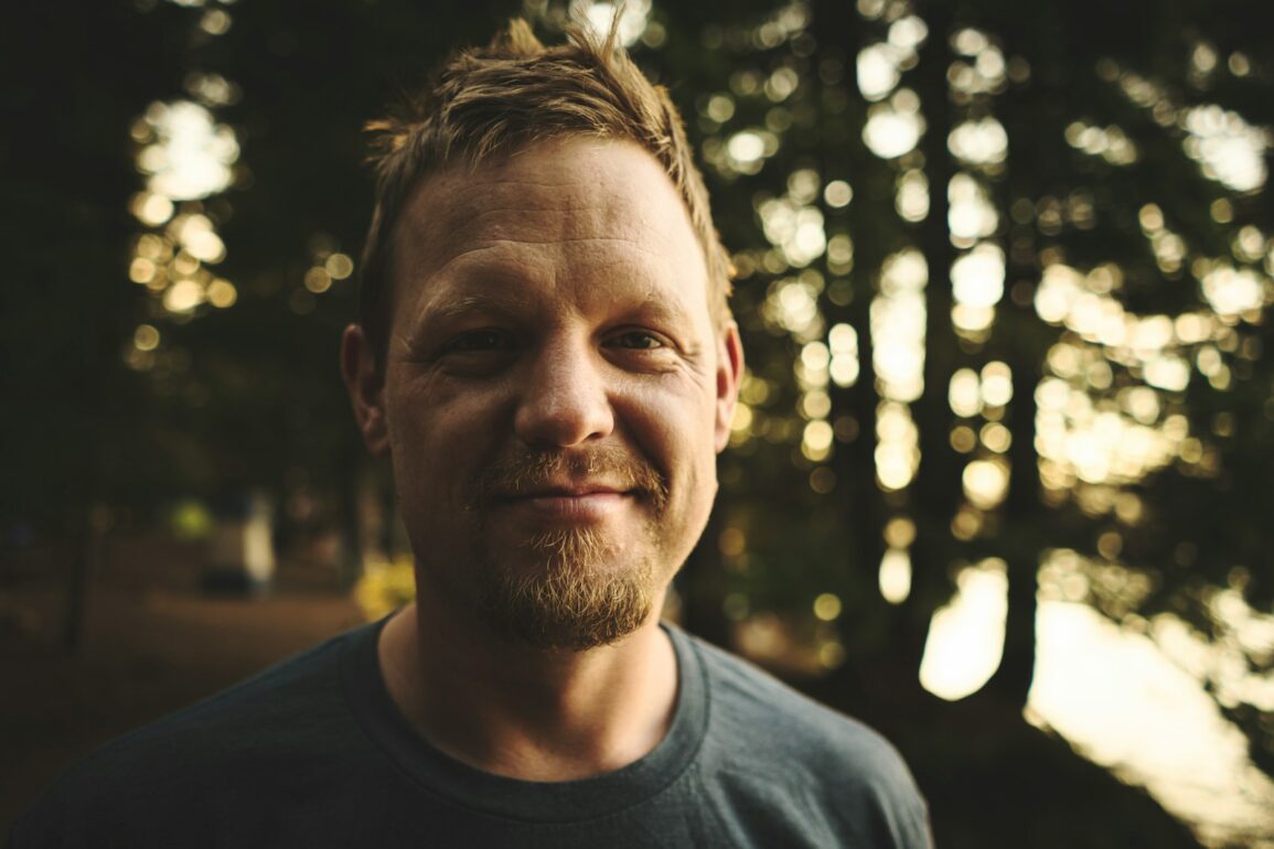 5 Stories That Prove a Leo Man Will Open Up (But Only When You Stop Doing This One Thing Most Women Never Question)