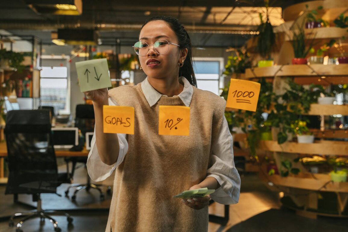 Manifestation Tools Unveiled: What a Neuroscientist, a Monk, and a Self-Made Millionaire Told Me in That Rewired My Thinking.